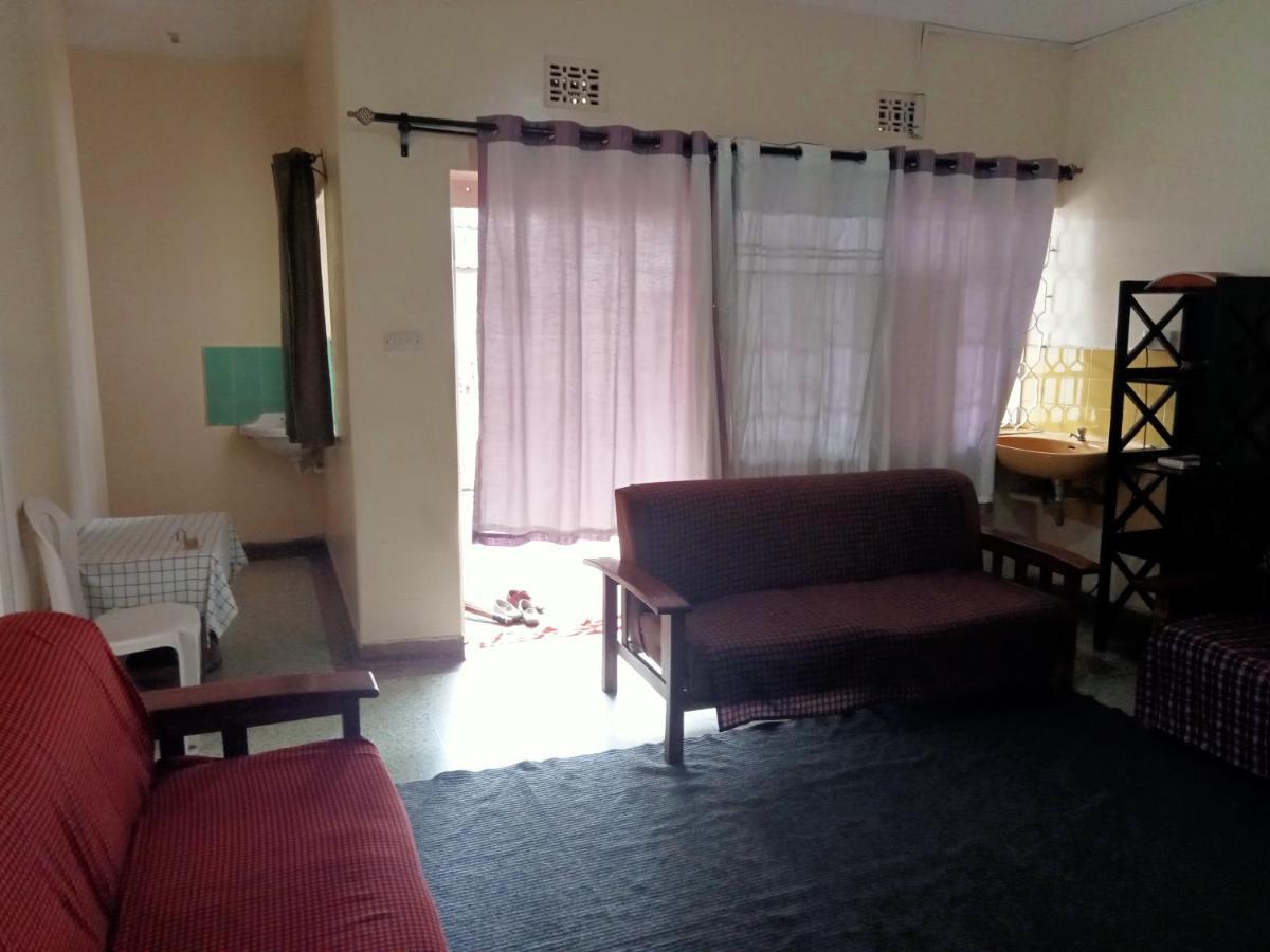Pinkroses Gardens Hostel Найроби Экстерьер фото