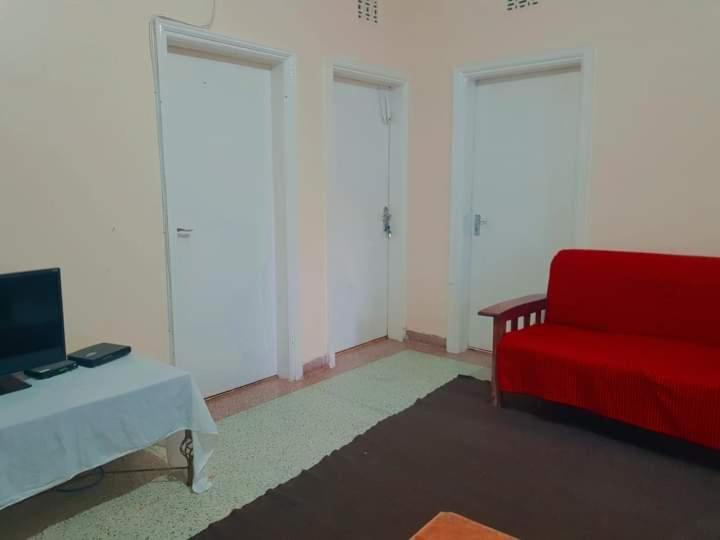 Pinkroses Gardens Hostel Найроби Экстерьер фото