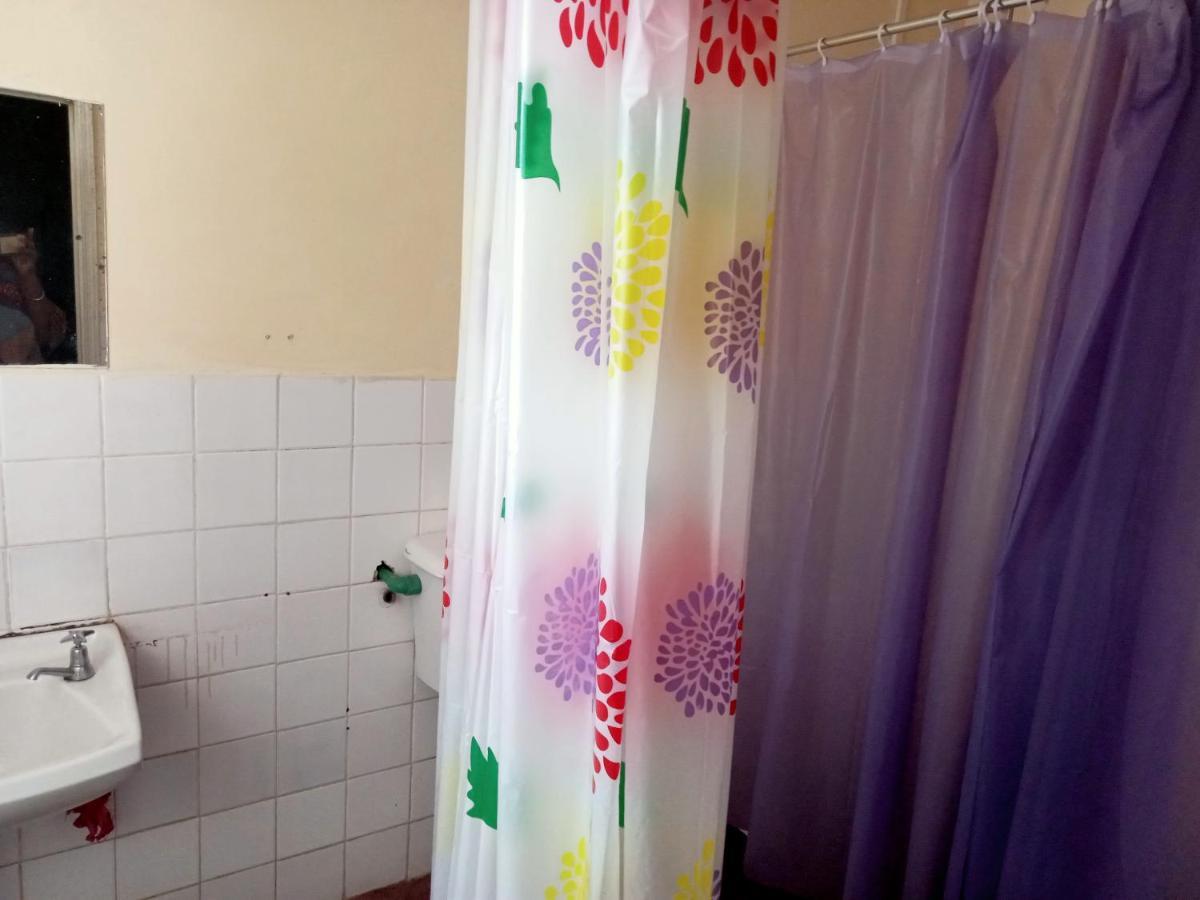 Pinkroses Gardens Hostel Найроби Экстерьер фото