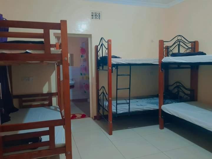 Pinkroses Gardens Hostel Найроби Экстерьер фото